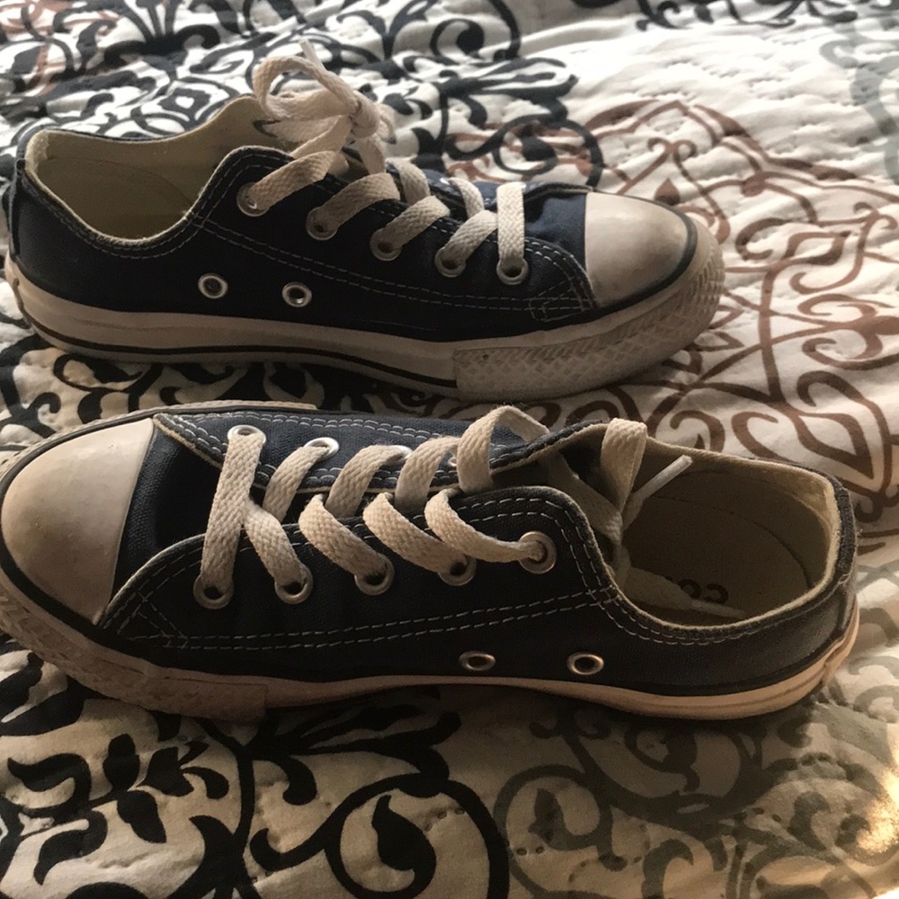 Youth low top converse
